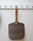 Nicolas Vahe Pizza Peel