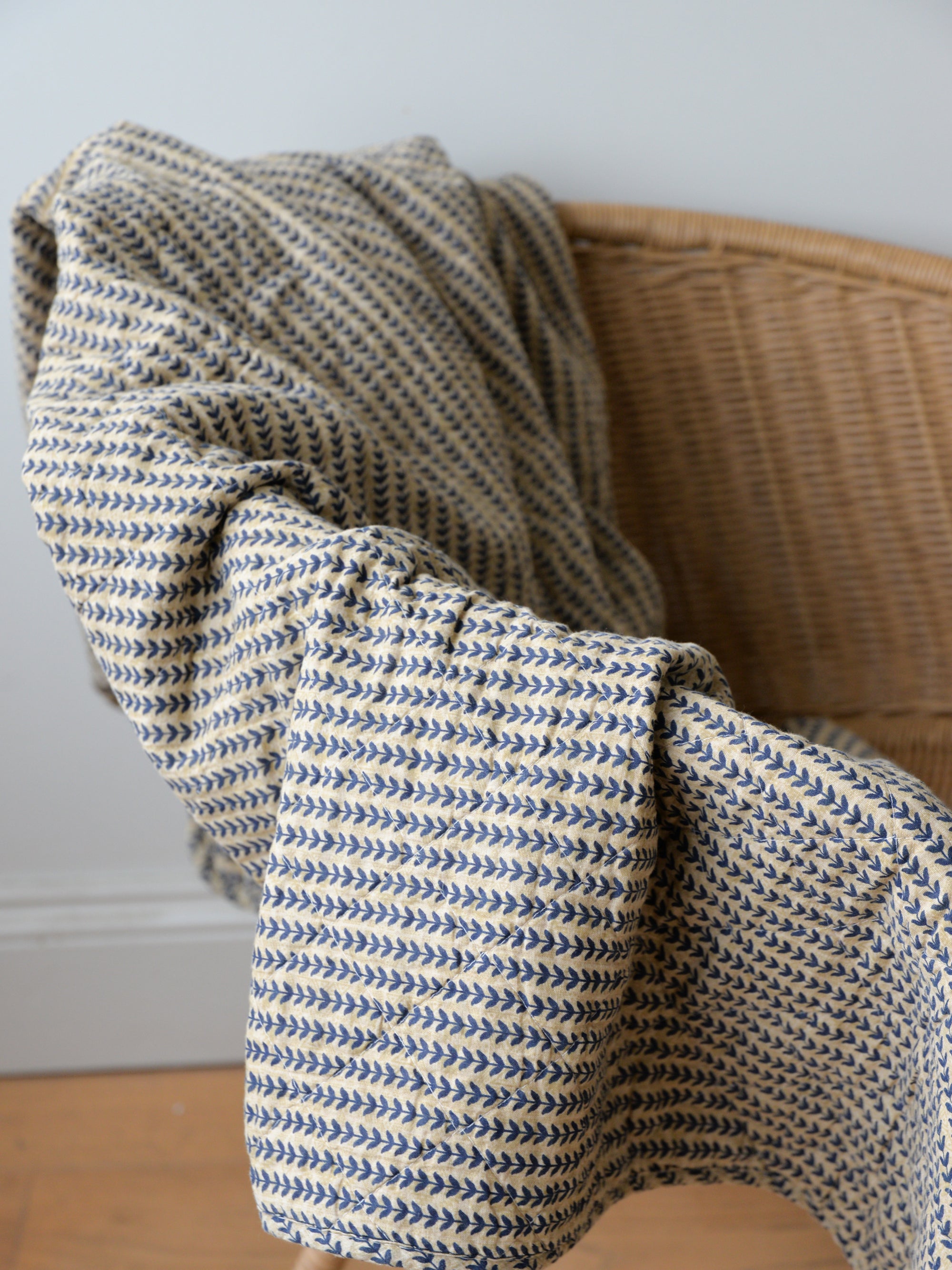 Dark Blue Stems Patterned Quilt