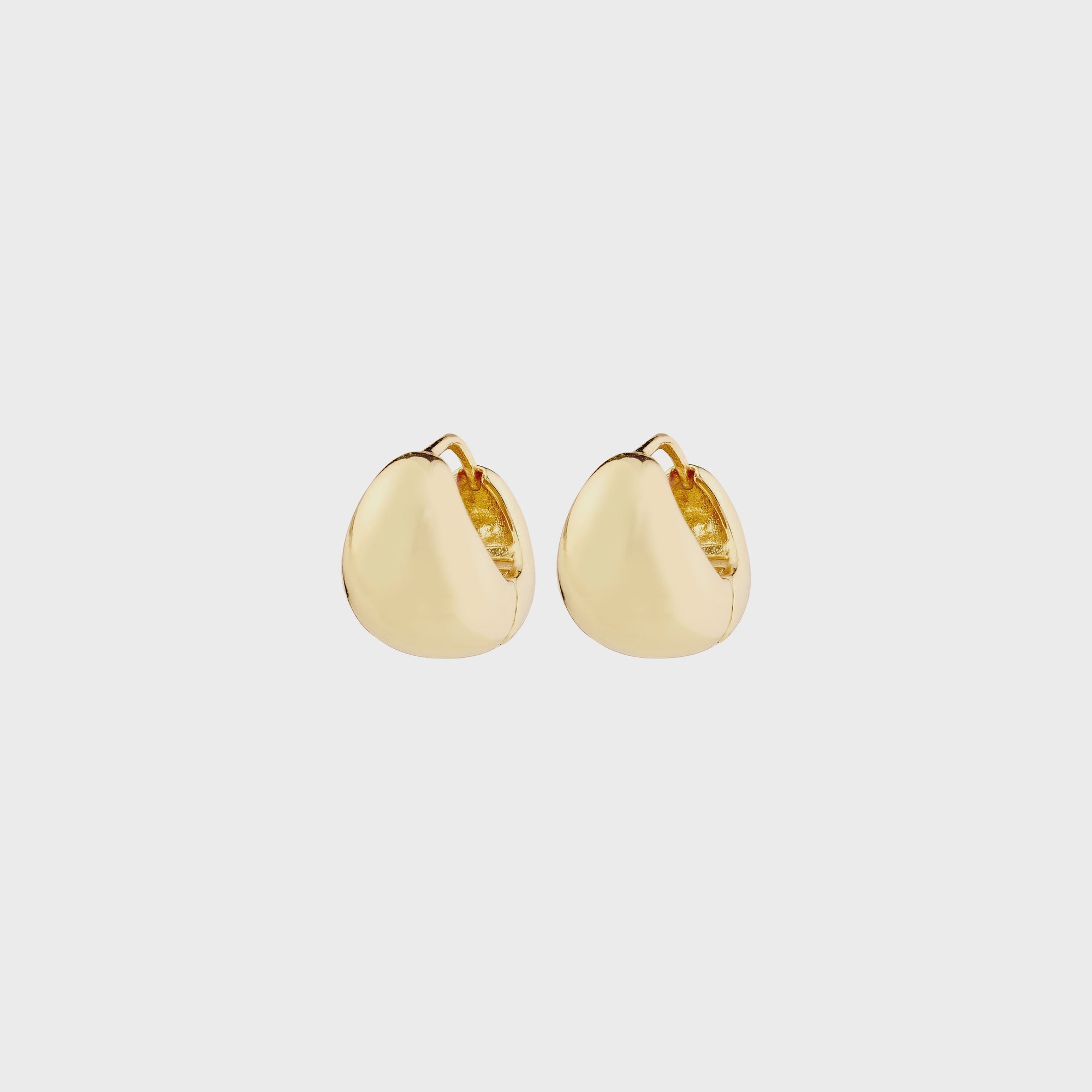 Jua Chunky Huggie Earrings / Gold