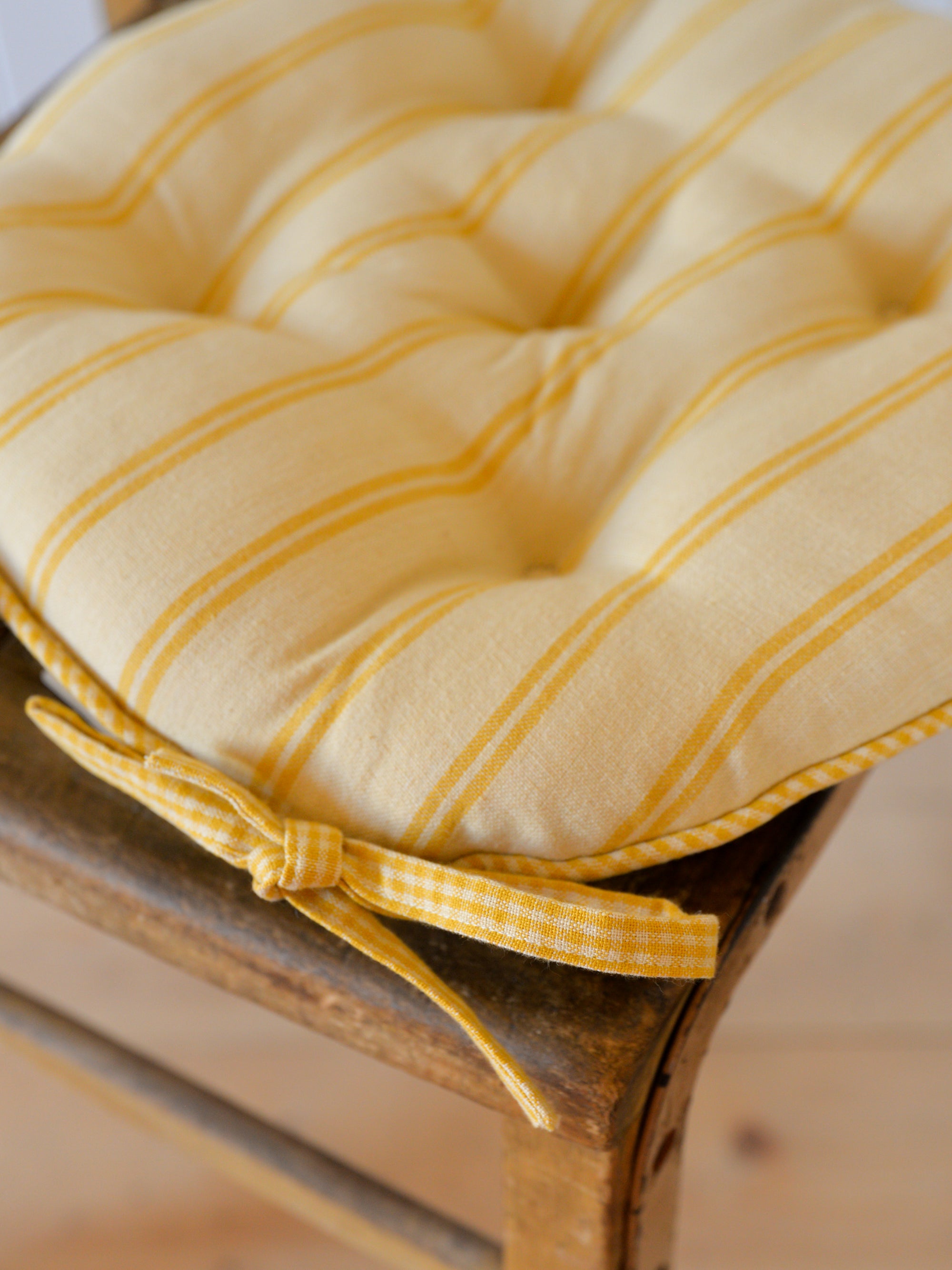 Campagne Round Checkered Stripe Seat Cushion / Yellow