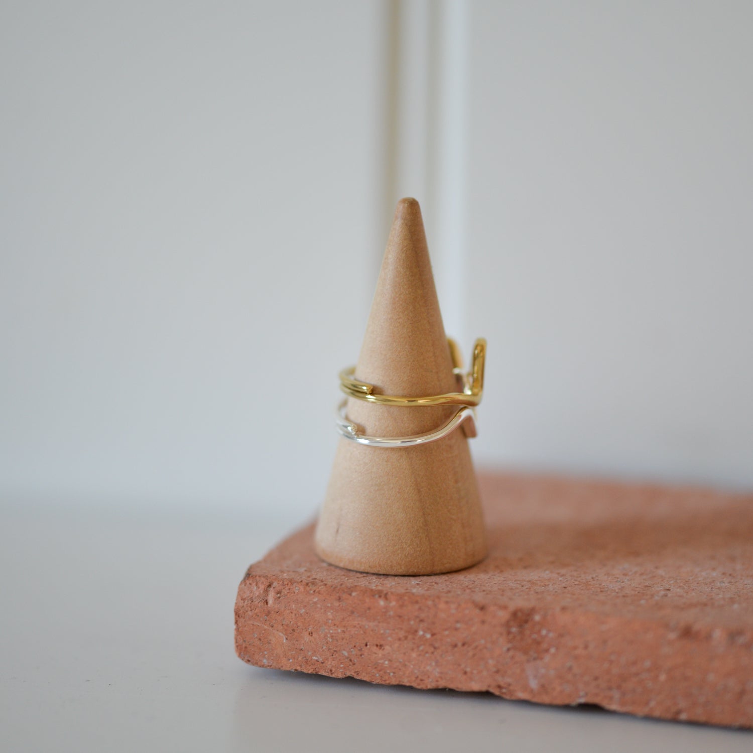 Lulu Wavy Stack Ring / Gold