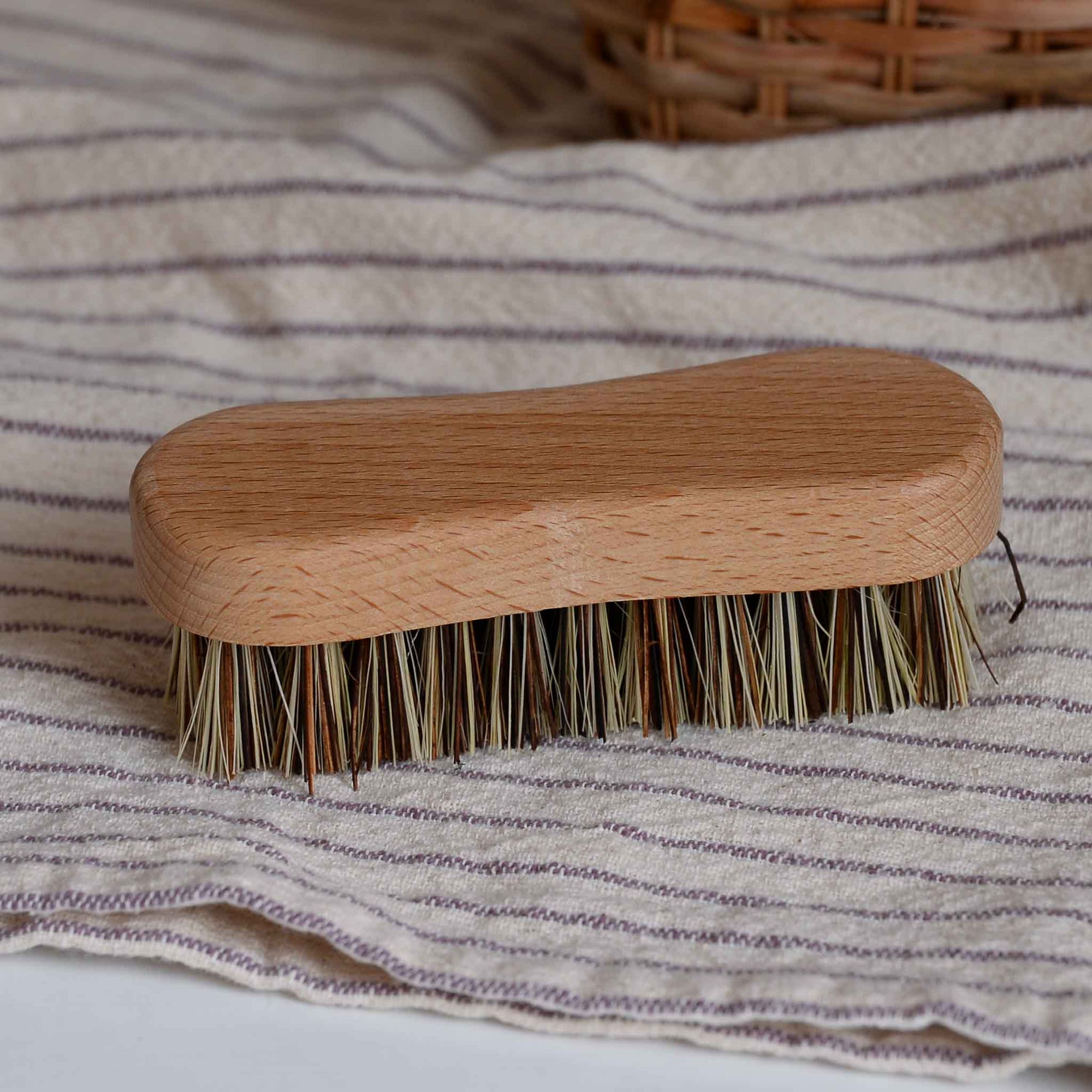 Redecker Scrubbing Brush 8 Shape in Brown